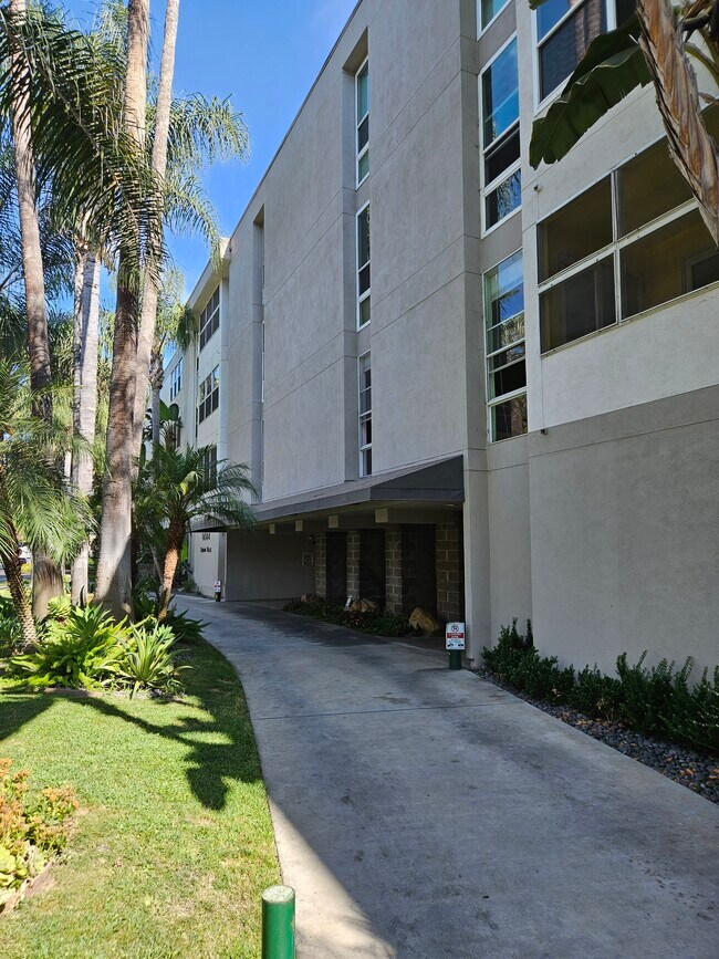 Building Photo - 14144 Dickens St