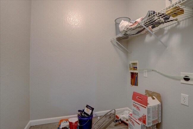 Building Photo - Updated 3bed/2bath on private culdesac in Thornton!!