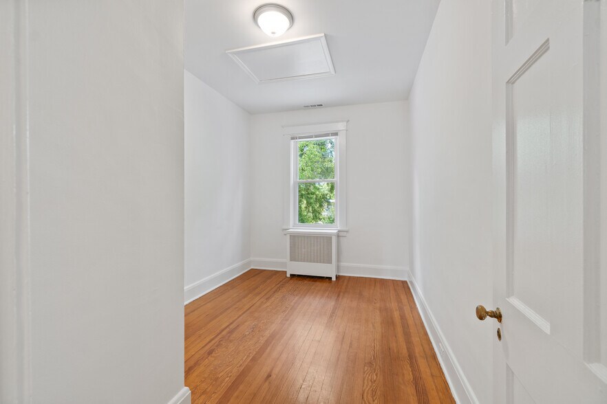 Building Photo - 2926 Wyman Pky