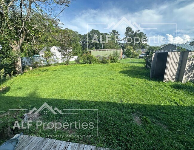 Building Photo - 2435 Westover Dr