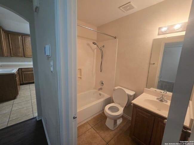 Building Photo - 154 Lake Washington Dr