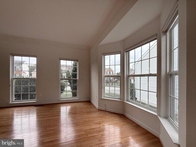 Building Photo - 4415 Medallion Dr
