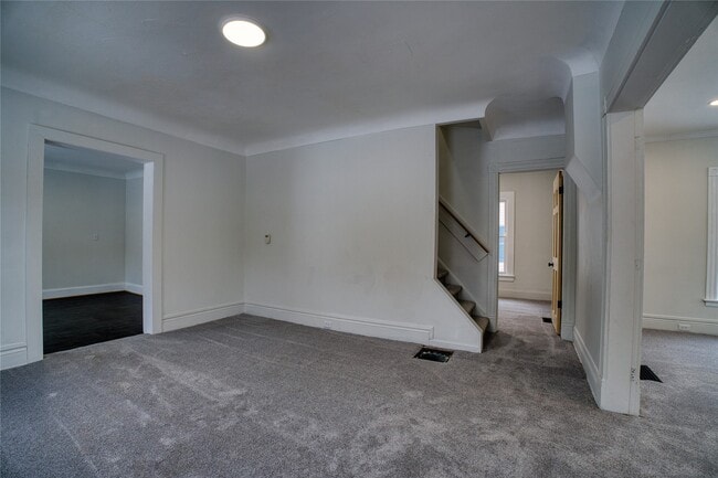 Building Photo - 1702 Lake St