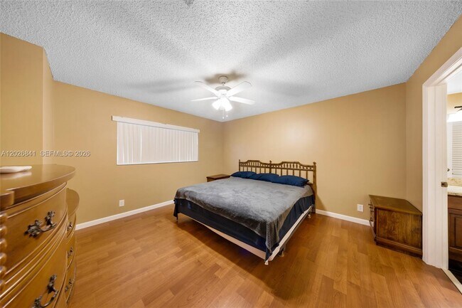 Building Photo - 6075 N Sabal Palm Blvd