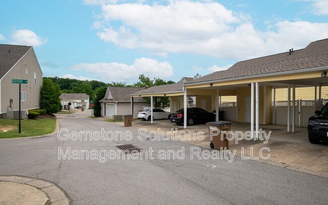 Building Photo - 7111 Lenox Village Dr