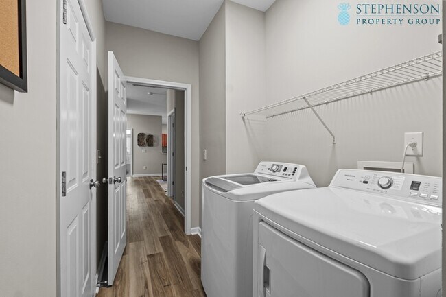 Building Photo - Furnished Rental! STR