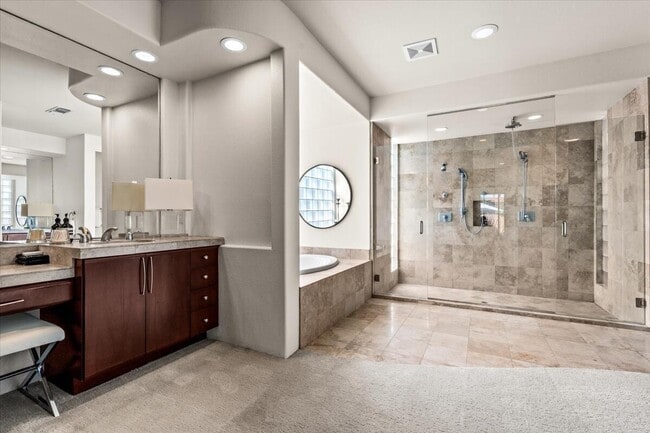 Building Photo - 50380 Vía Serenidad