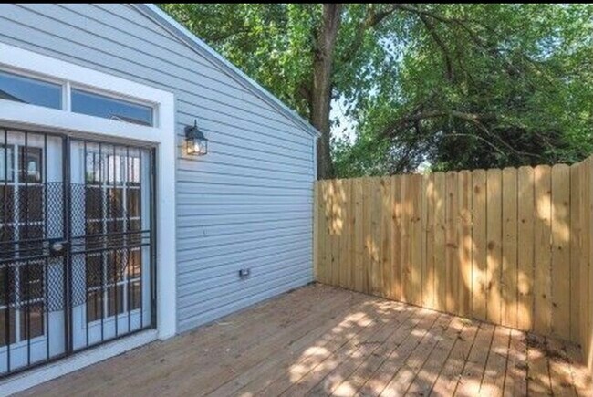 Deck - 5108 Bass Pl SE