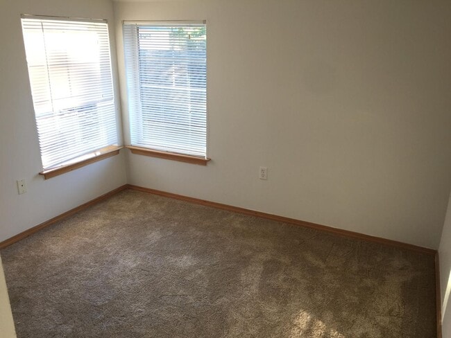 Building Photo - Beautiful 3 beds/ 2 bath townhome for rent !