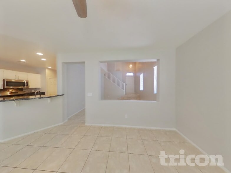 Building Photo - 9436 Santana Siesta Ave