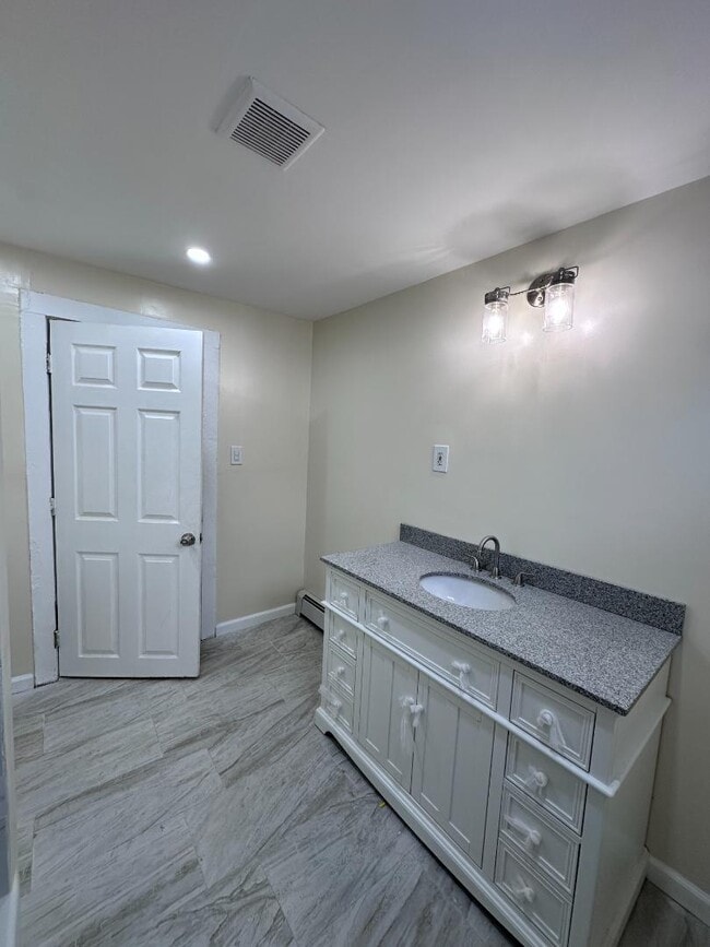 Building Photo - 153 Vine St