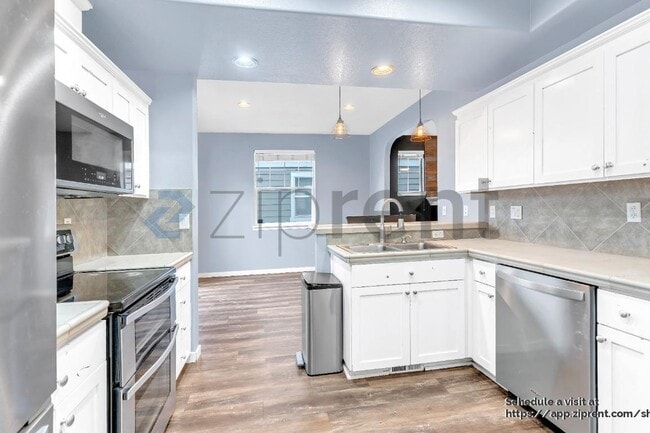 Building Photo - 5037 N Cecelia St