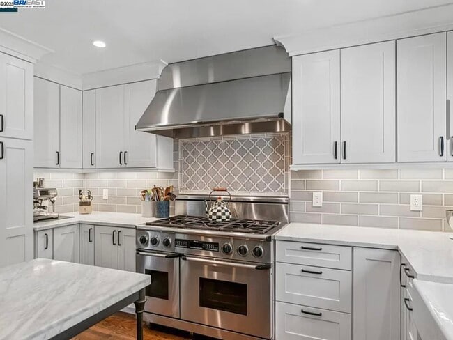 Building Photo - 161 Maiden Ln