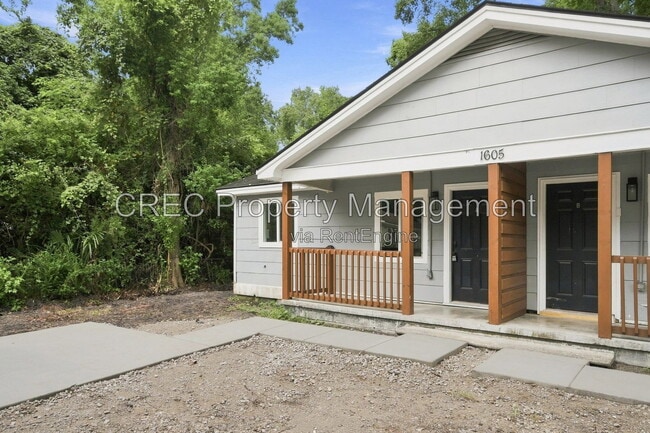 Building Photo - 1605 Pineview Rd