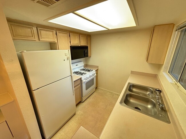 Building Photo - Darling Southwest one bedroom condo locate...
