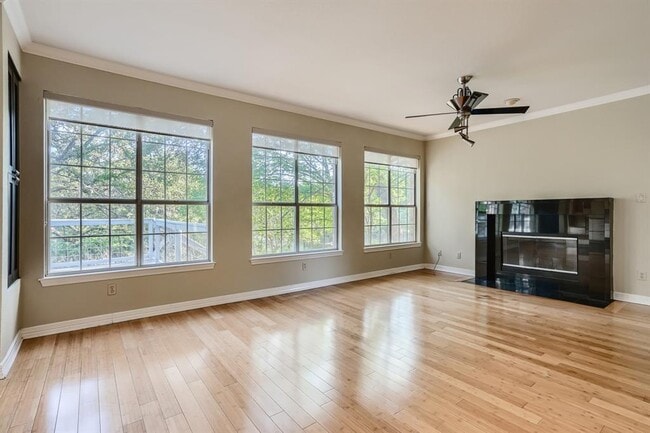Building Photo - 9256 Scenic Bluff Dr