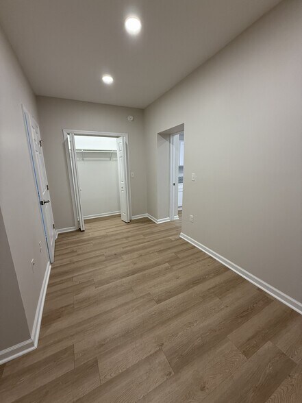 Building Photo - 732 W 3rd St