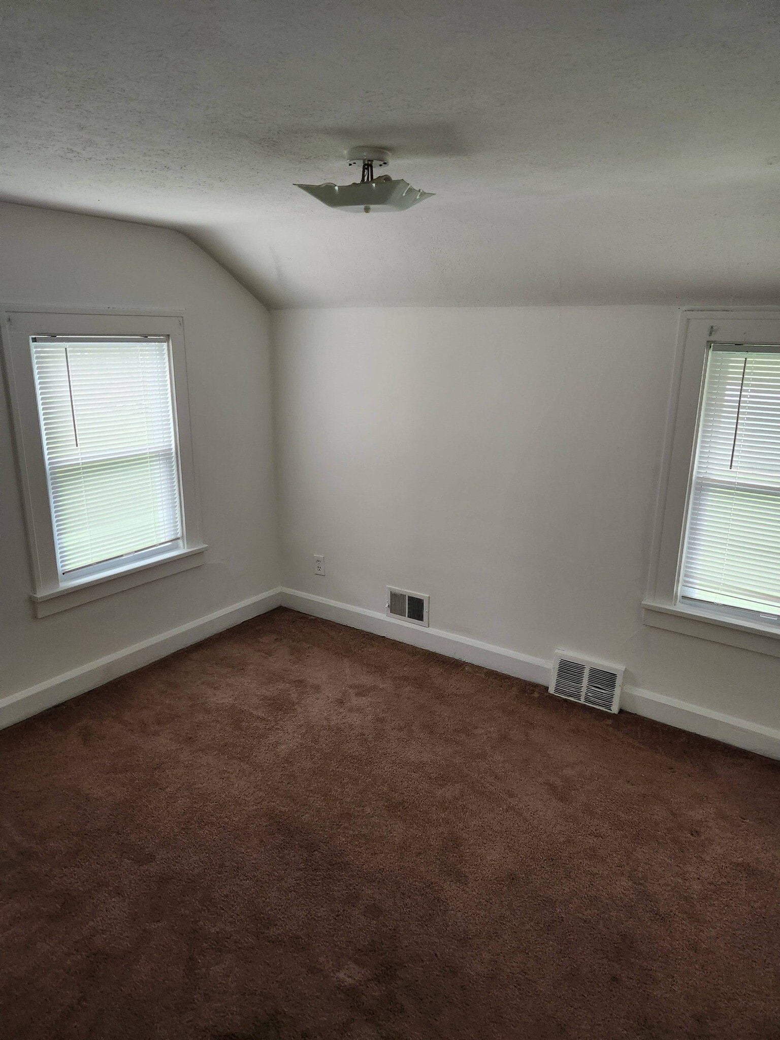 Building Photo - 23246 Alexander Rd