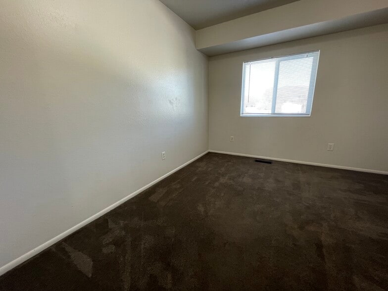 Building Photo - 264 E 100 N