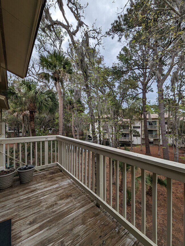 Building Photo - 42 S Forest Beach Dr