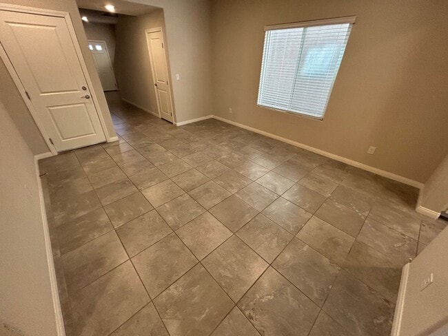 Building Photo - Gorgeous two-story home with 5 bedrooms and 3 bathrooms in a gated community