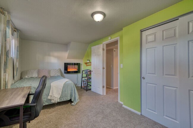 Building Photo - Charming 4 Bed 2 Bath Home in 80917!!!