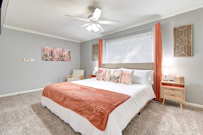 Building Photo - 1027 W 19th St