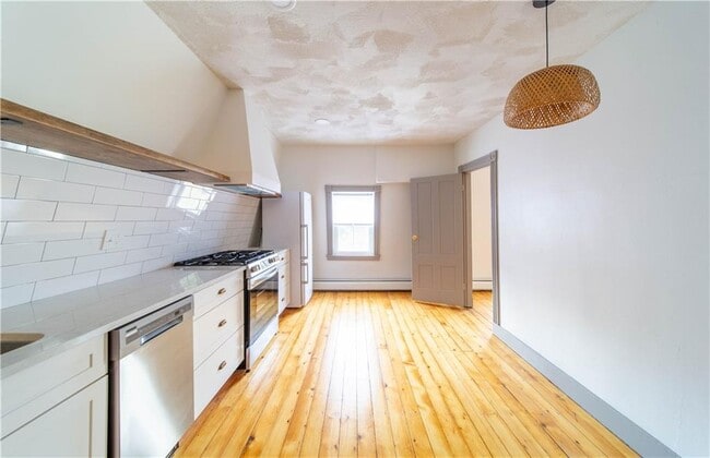 Building Photo - 309 Main St