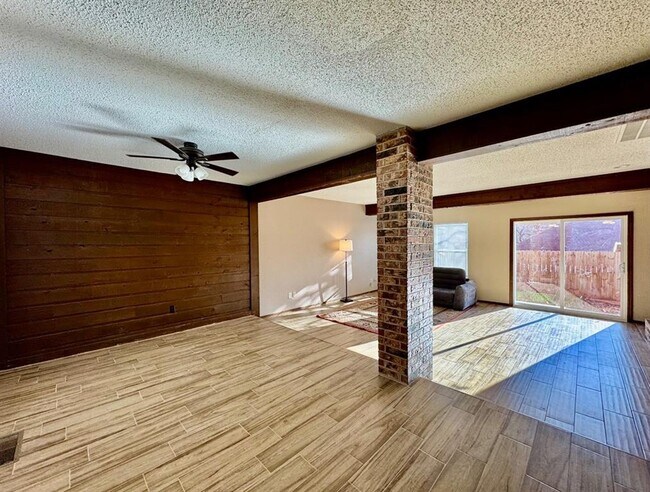 Building Photo - 1622 Windhill Ave