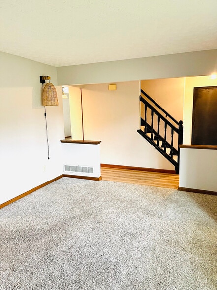 Building Photo - 248 Pampas Ct