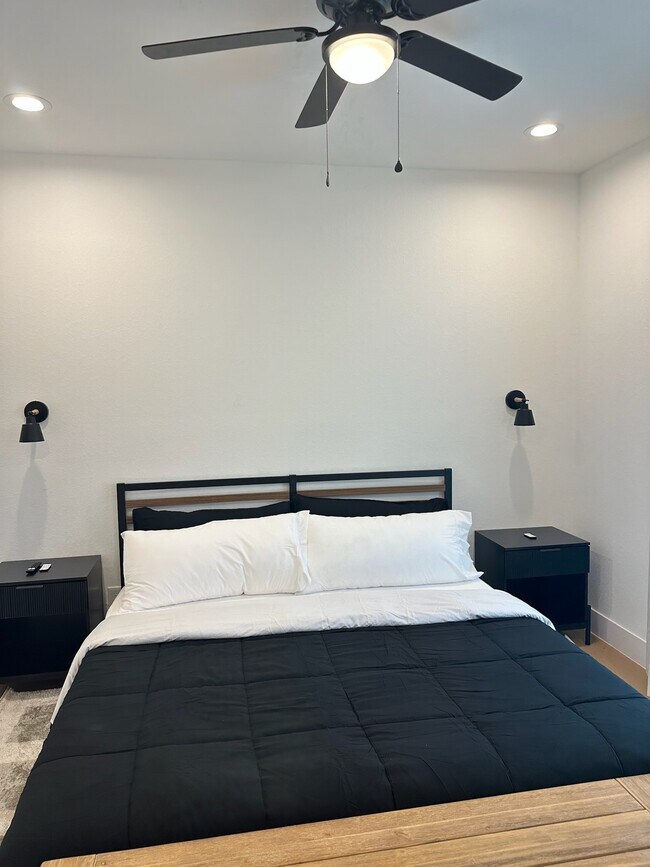 Building Photo - 5774 Heron Dr