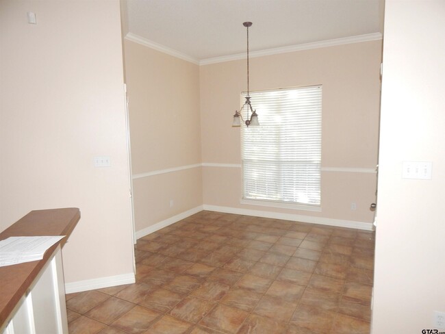 Building Photo - 16554 Beauregard Dr