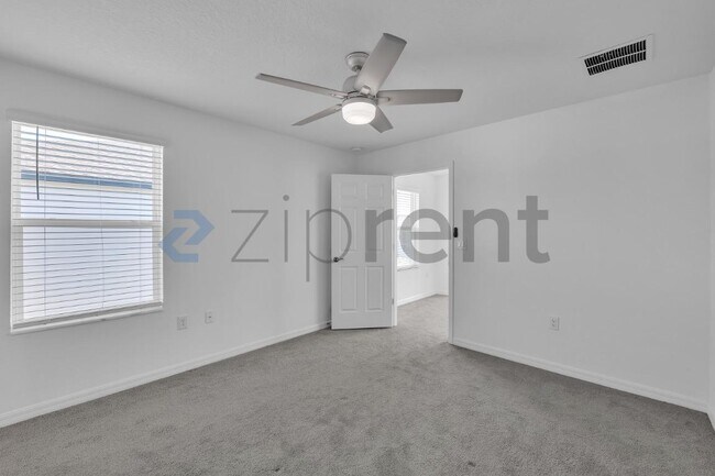 Building Photo - Unit n/a