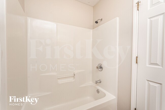 Building Photo - 2200 Emerald Creek Ct