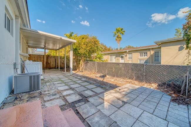 Building Photo - 2798 SW 32nd Ave