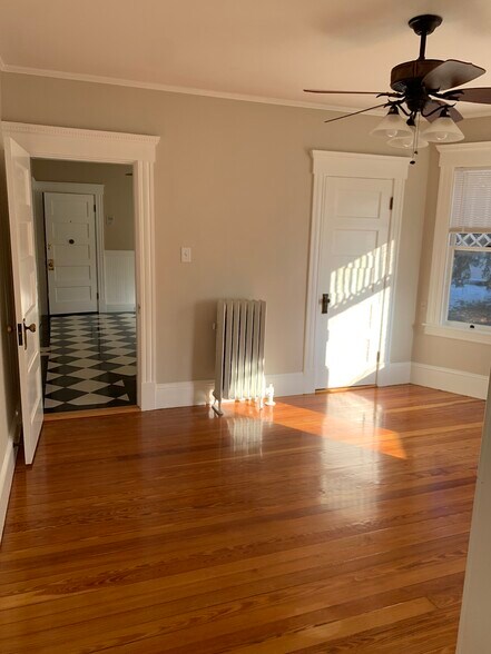 Building Photo - 498 Hanover St