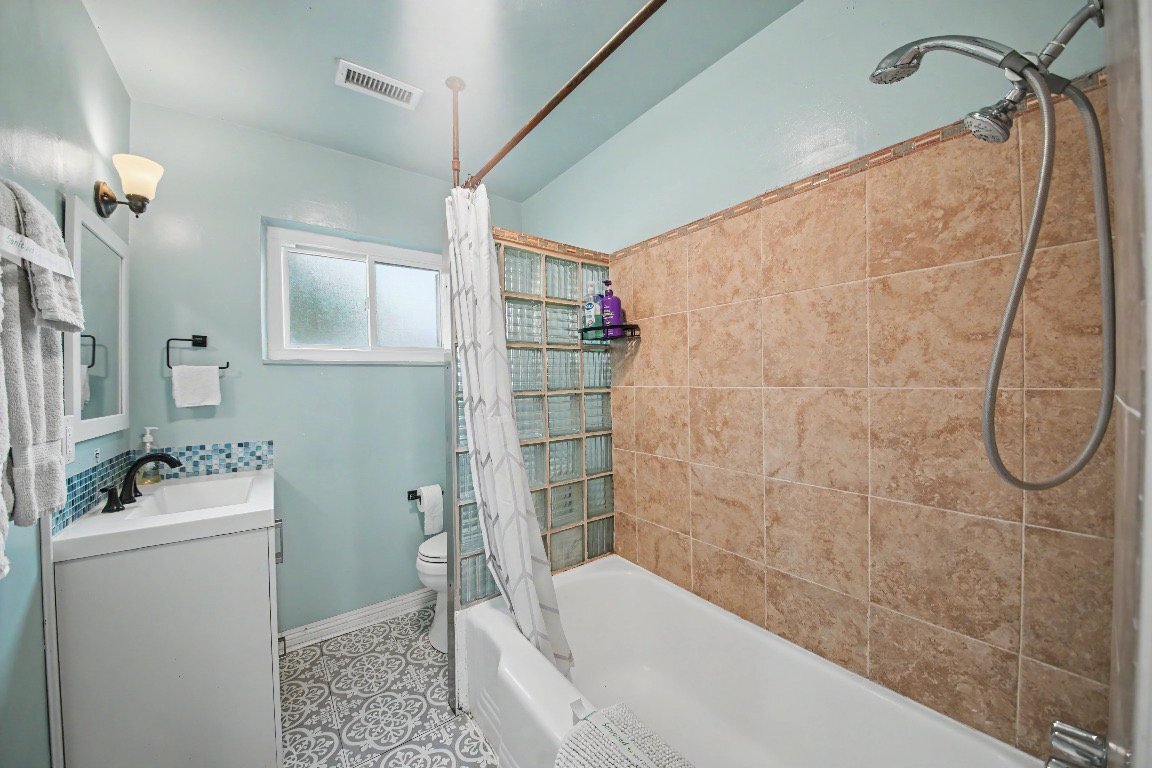 Building Photo - 445/2 E Alisal St