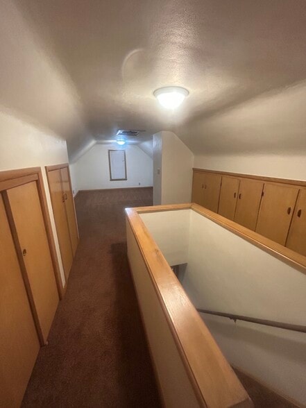 Building Photo - 322 E 2nd St