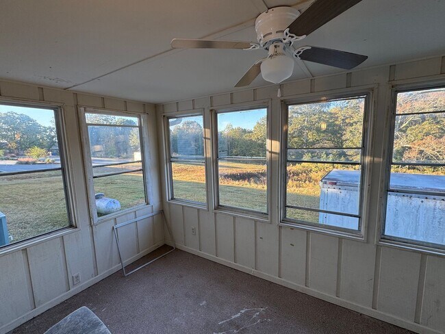 Building Photo - 4044 Friendship Rd