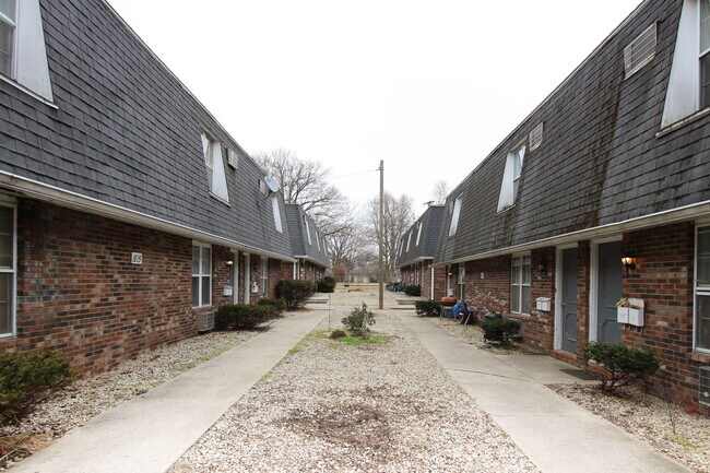 Building Photo - 1 Bedroom/ 1 Bathroom Apartments- Great Location! Pet Friendly!