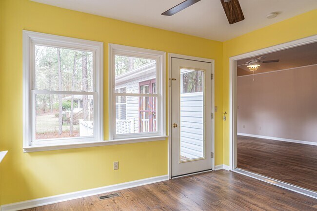 Building Photo - 104 Primrose Cir