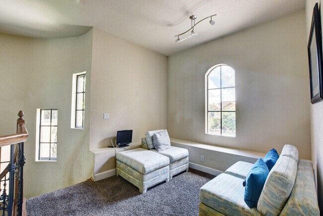 Building Photo - 3424 Collonade Dr