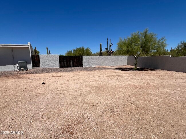 Building Photo - 4847 E Calle de Las Estrellas Rd