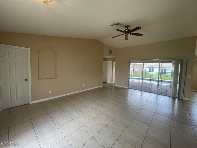 Building Photo - 630 SW 28th Terrace