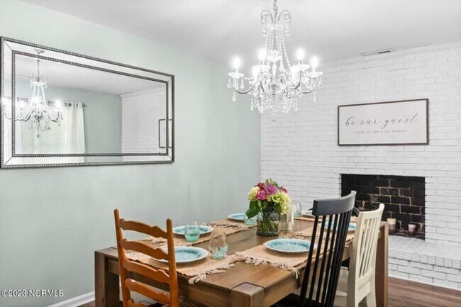 Building Photo - Fully Furnished Single Family Home - Long ...
