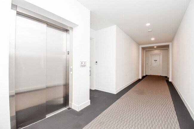 Building Photo - 4820 Caroline St