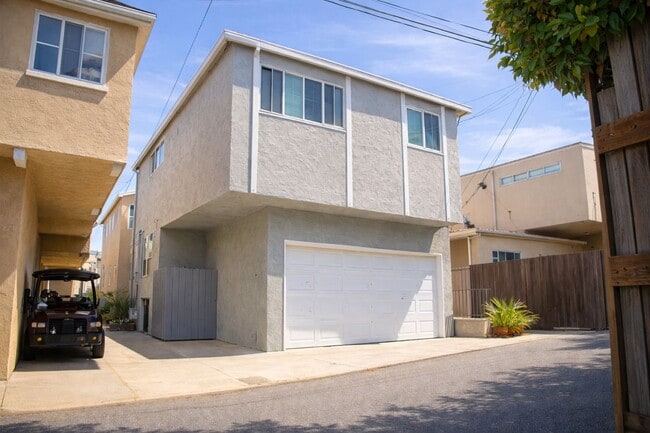 Building Photo - 733 Manhattan Beach Blvd