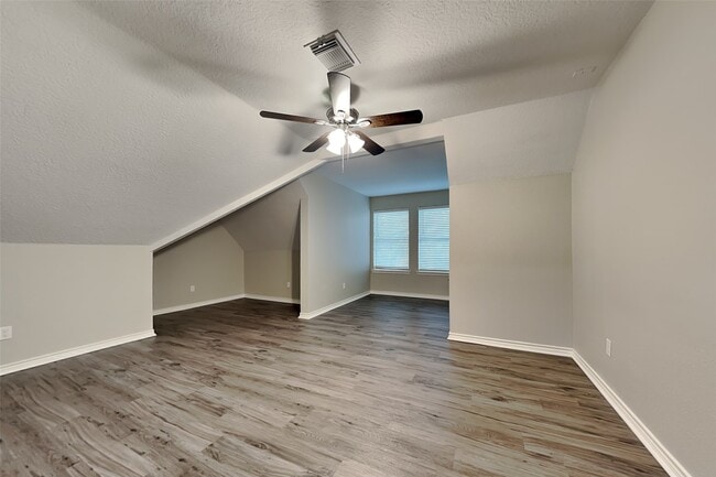 Building Photo - 1731 Red Oak Terrace