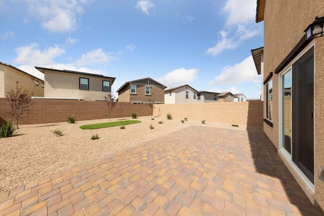 Building Photo - 412 Canary Song Dr