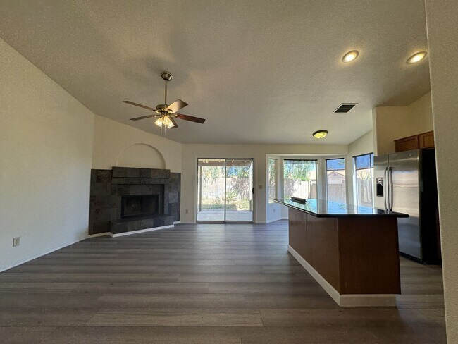 Building Photo - 4 BEDROOMS CULDESAC LOT ACROSS FROM PARK